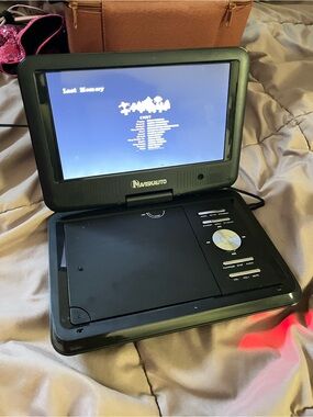 Naviskauto 9" TFT Swivel Screen Portable DVD Player USB/SD/CD Rechargeable Play